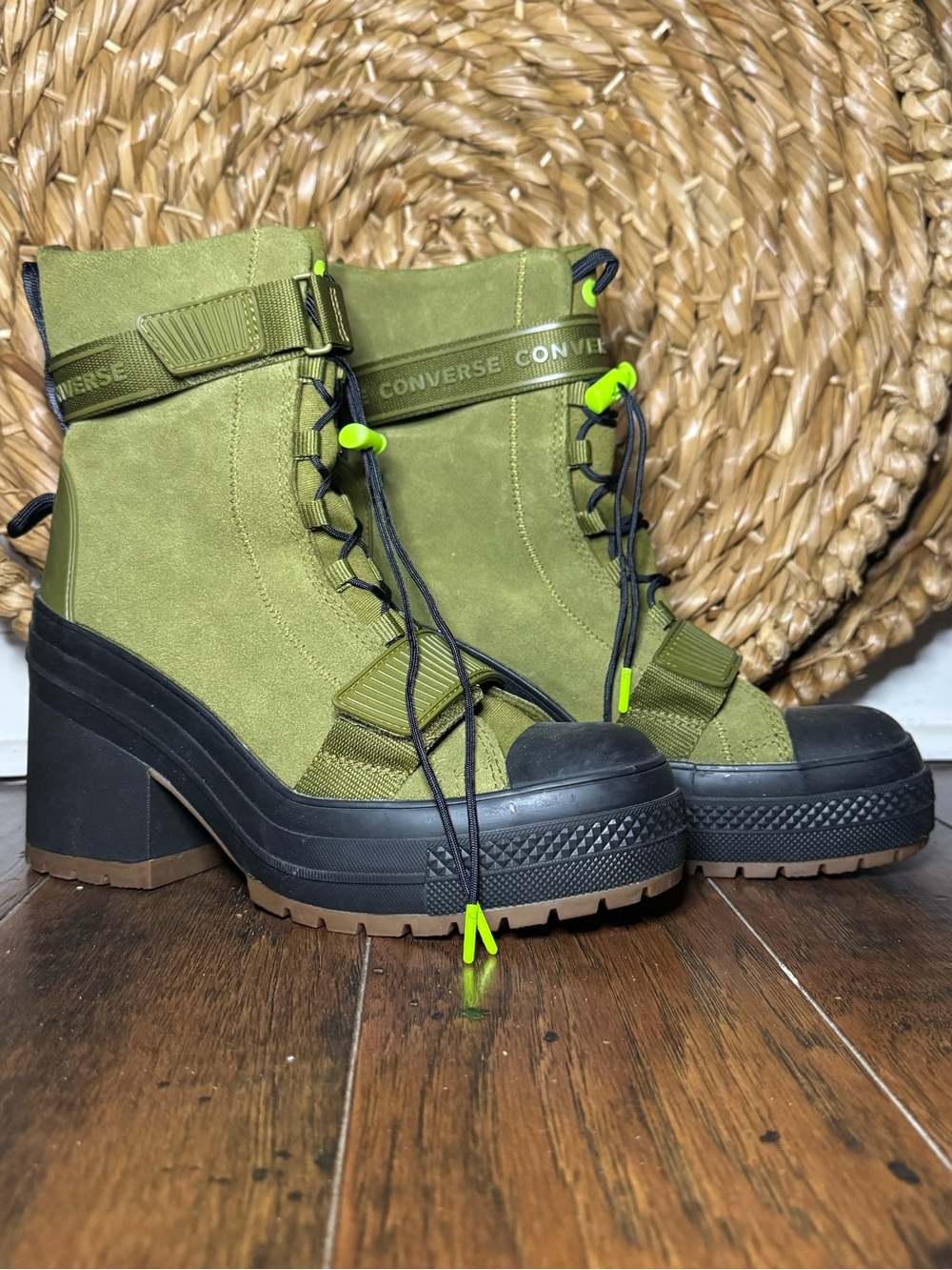 Converse Chuck Taylor All Star GR82 Dark Moss & Neon Lace Ankle Boots Size 8.5